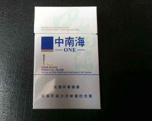 进口香烟在陈列时，通常需要考虑以下几个方面